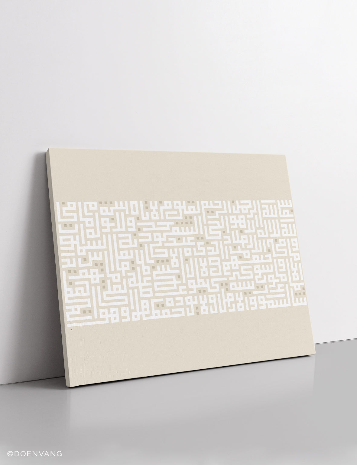 CANVAS | Kufic Al Kursi, vit på beige, horisontell