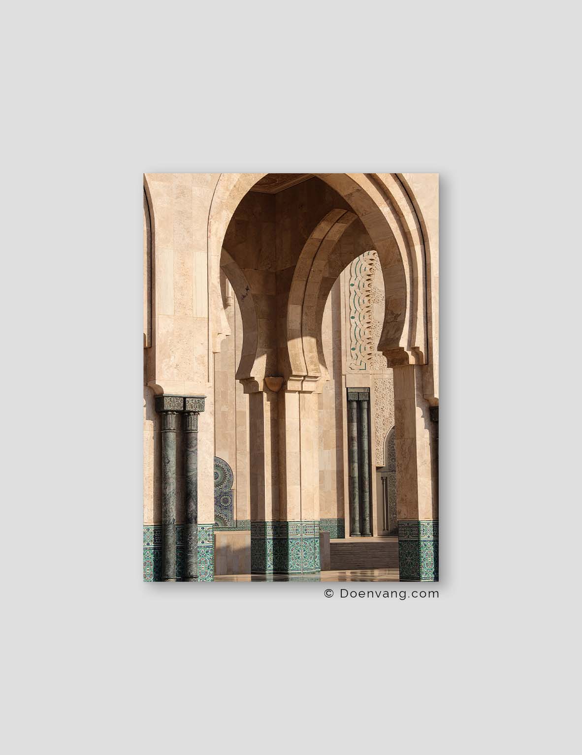 Casablanca Mosque Arch and Shadow, Marocko 2021